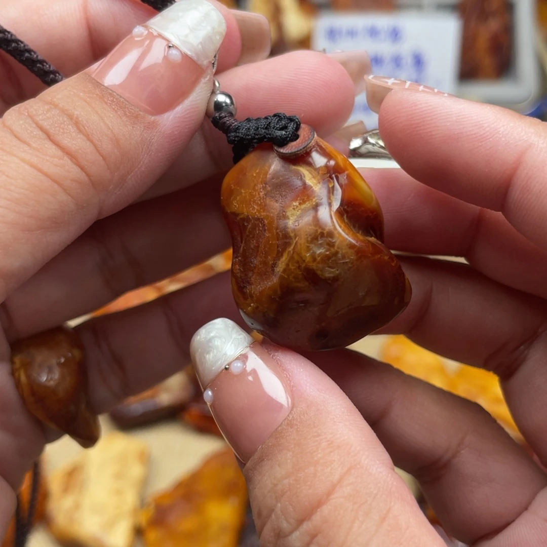 未镶嵌琥珀珠宝奇石