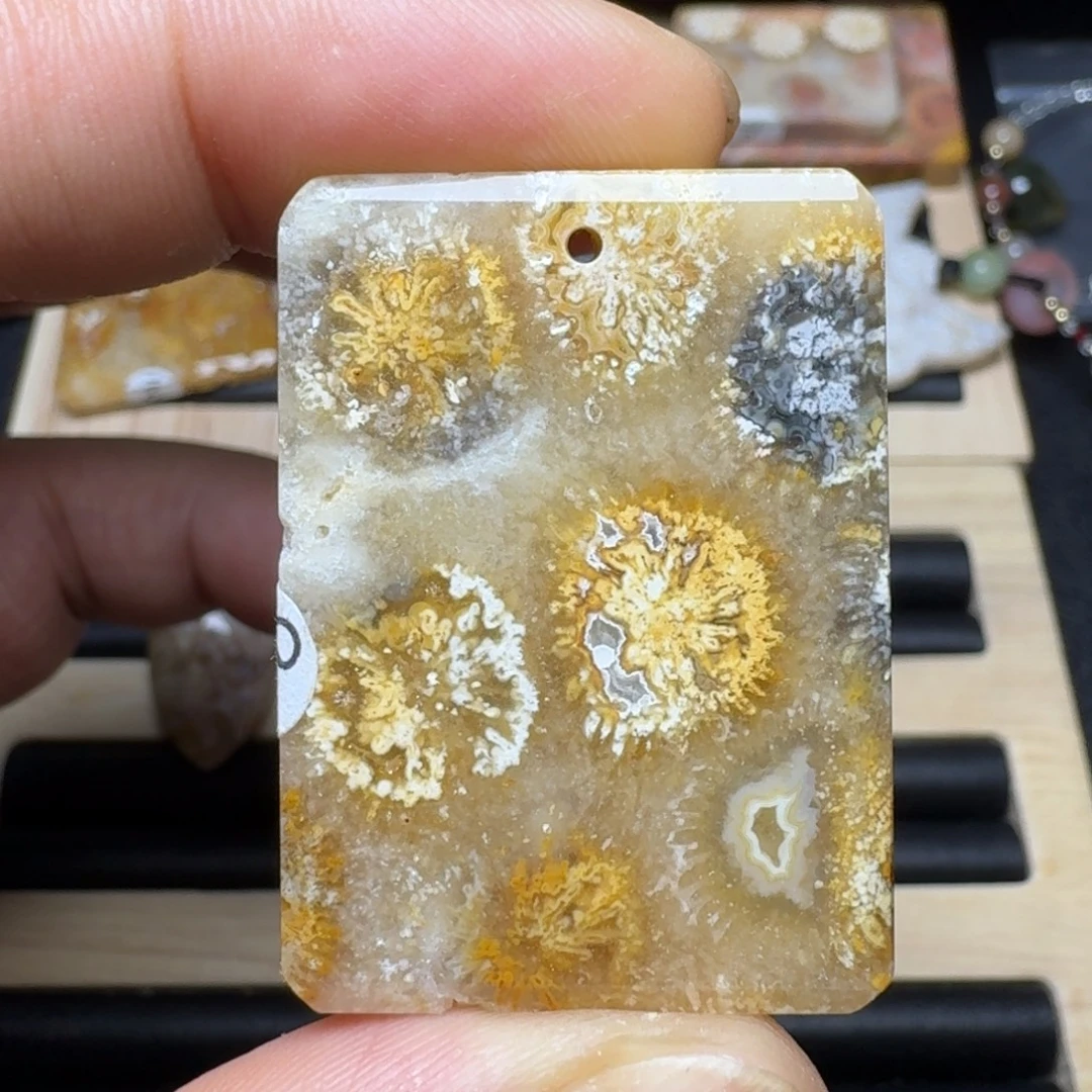未镶嵌纯天然色有机玉石保真色硅化玉