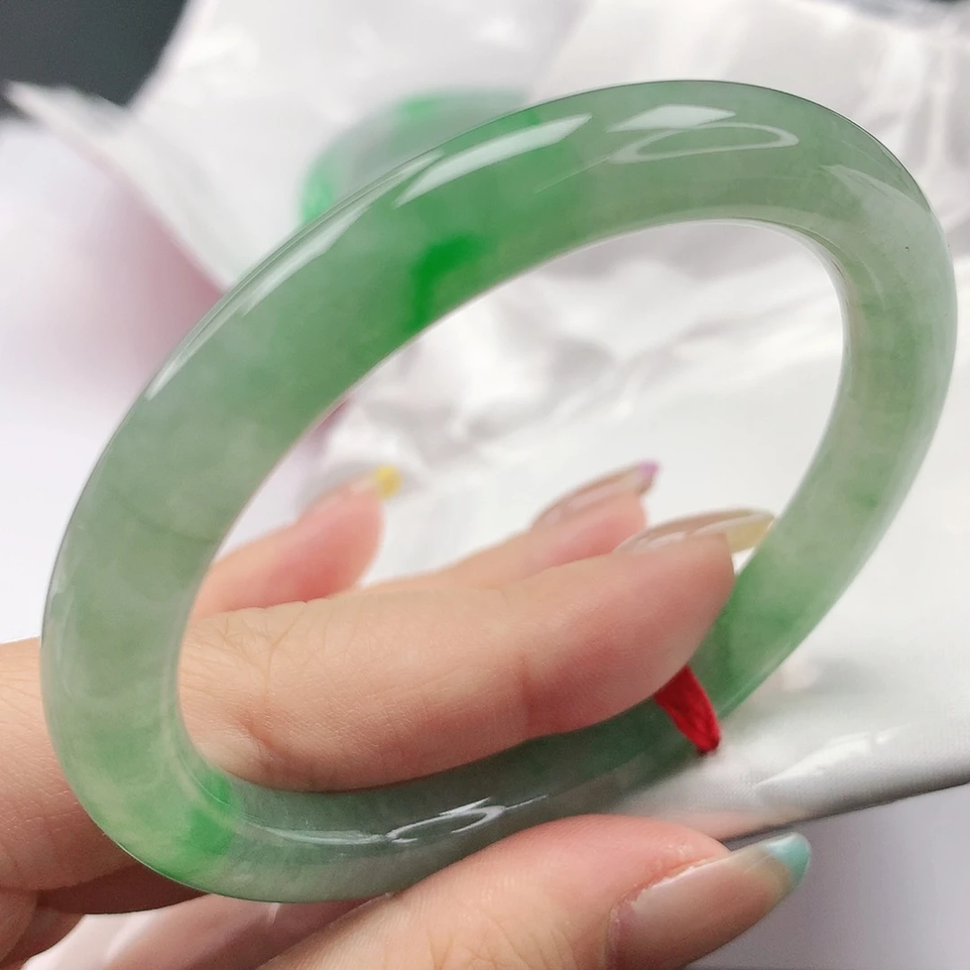 翡翠手镯未镶嵌，684