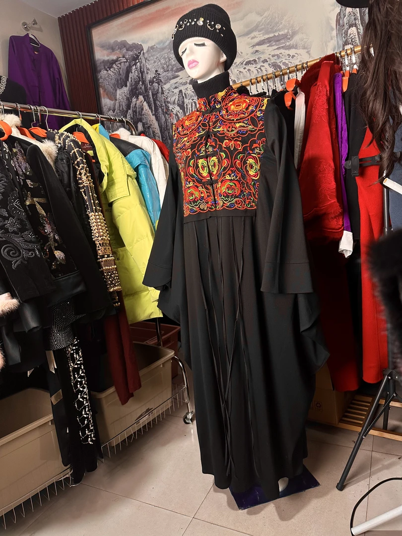 民族风刺绣连衣裙