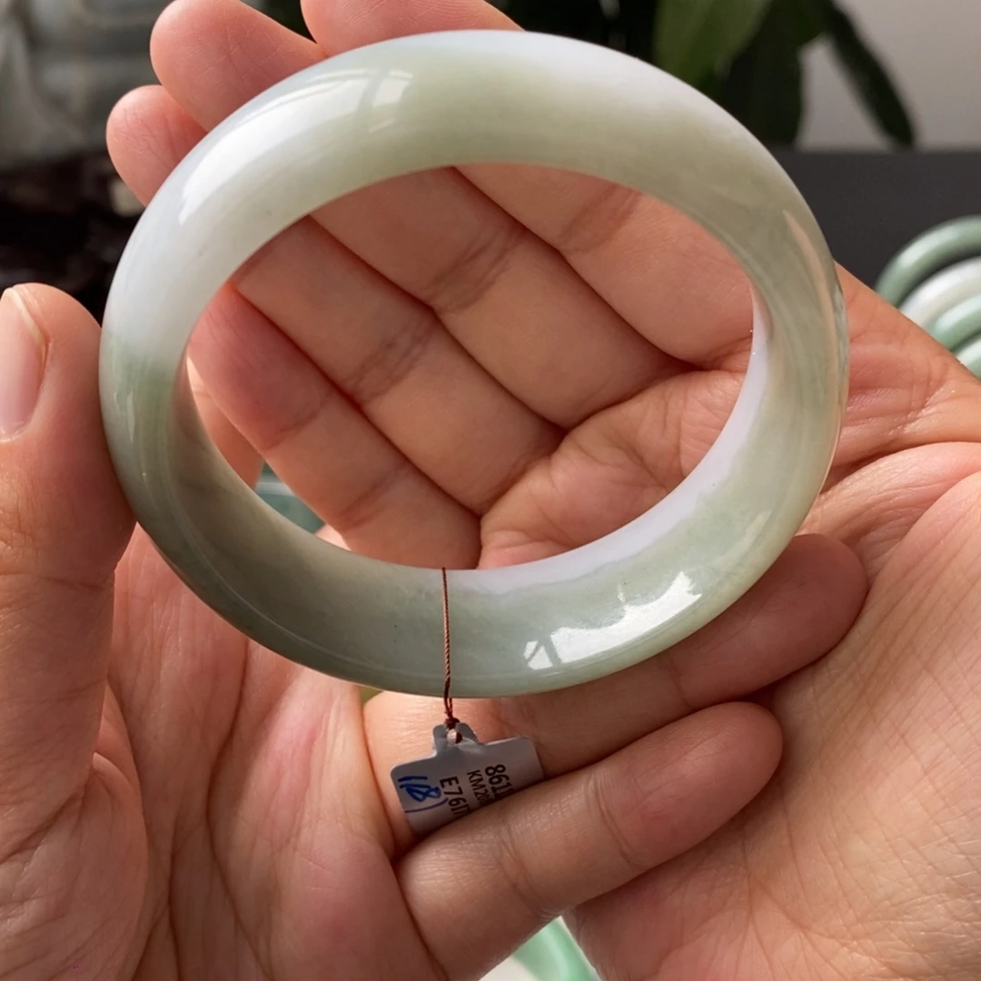 翡翠手镯未镶嵌天然