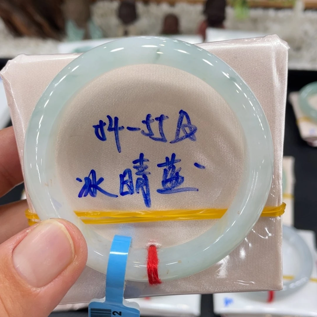 翡翠手镯未镶嵌缅甸