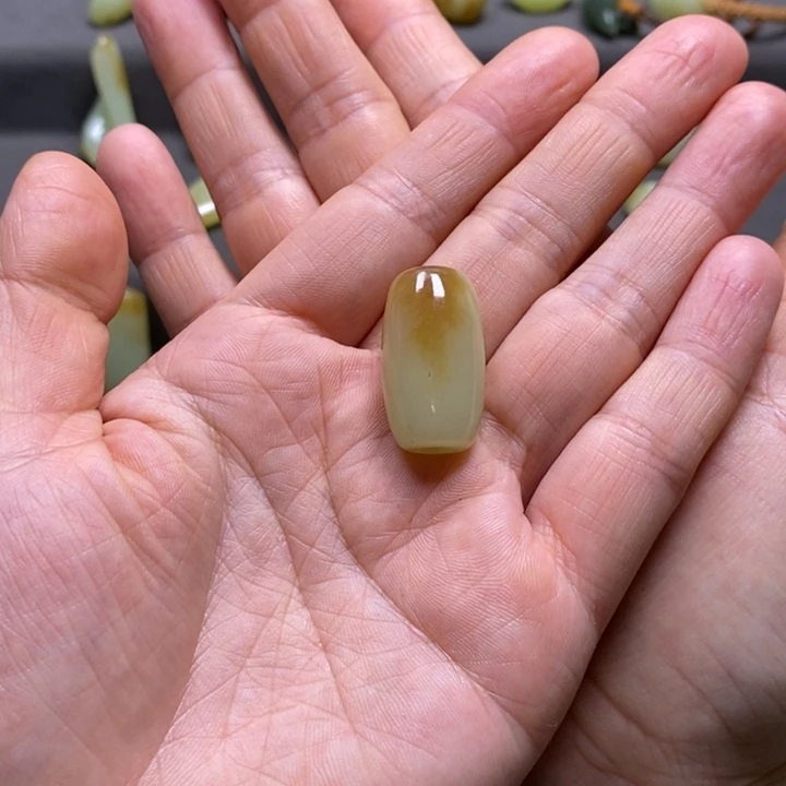 野***蛮和田玉未镶嵌颈饰