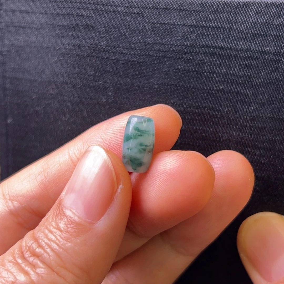 翡翠颈饰未镶嵌路路通