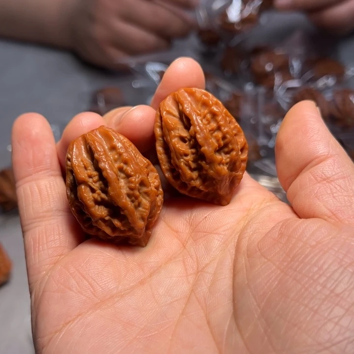 文玩核桃把件龙脊8404