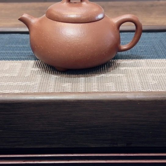 茶壶紫砂原矿红降坡半手工（180 cc）