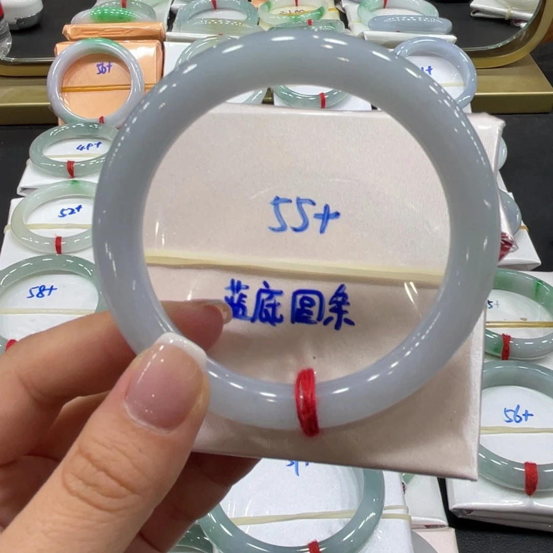 翡翠手镯未镶嵌翡翠