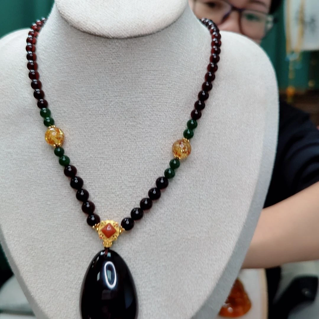 血珀珠宝奇石未镶嵌霞