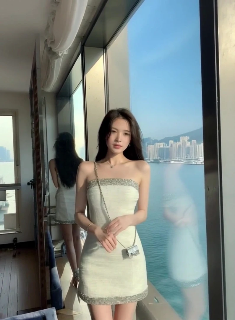 名媛千金收腰白色亮片抹胸裙2025夏季新款气质小香风收腰A字短裙