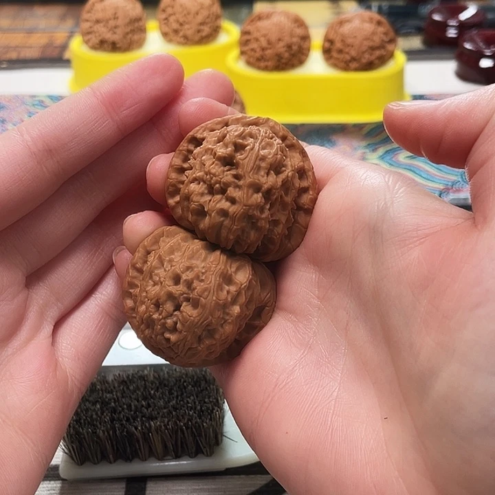 文玩核桃把件看****子三角白38全