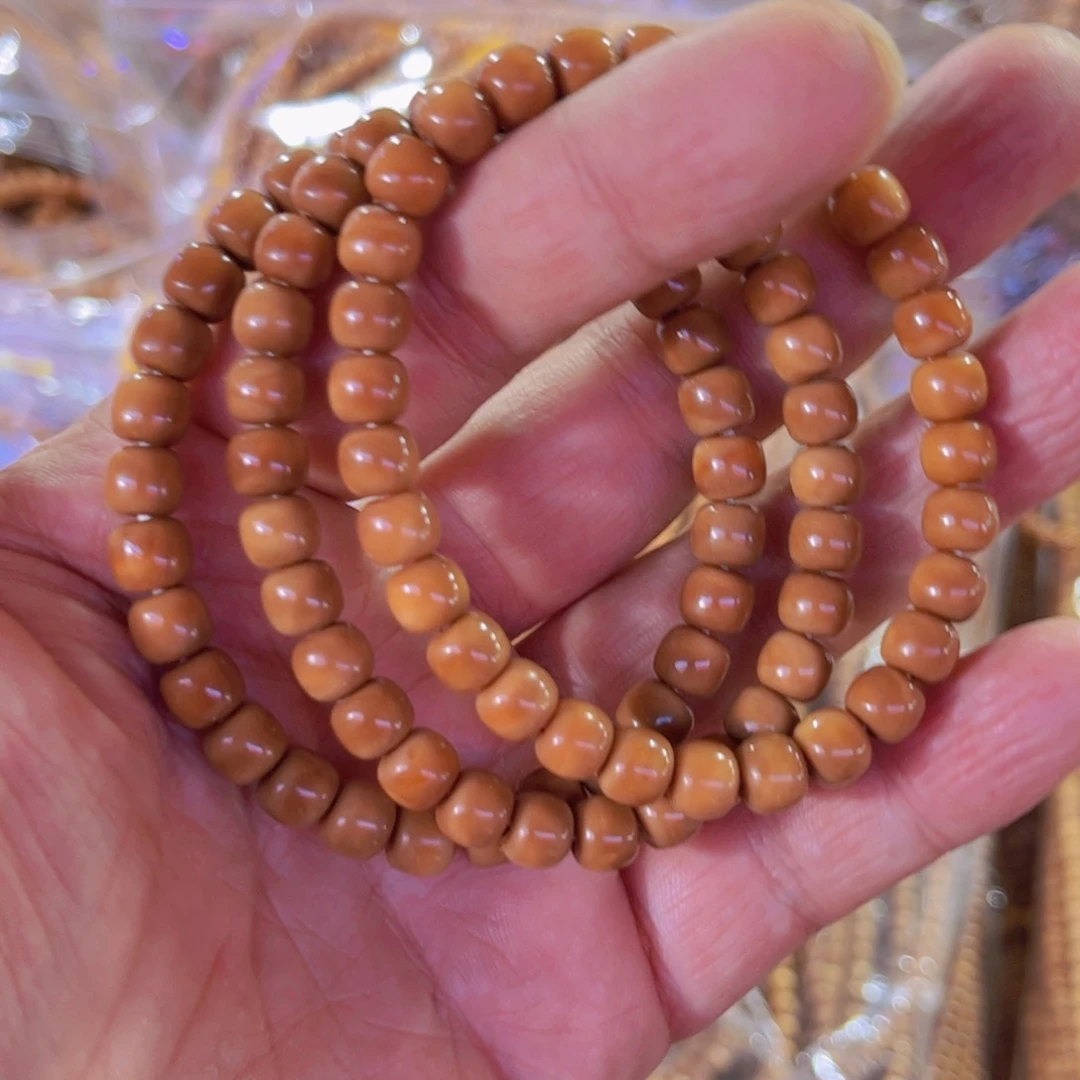 椰蒂吊坠龙脊菩提8x7红油玉化老料