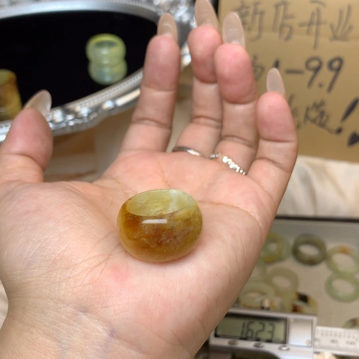 娜***了合金蛇纹石玉戒指