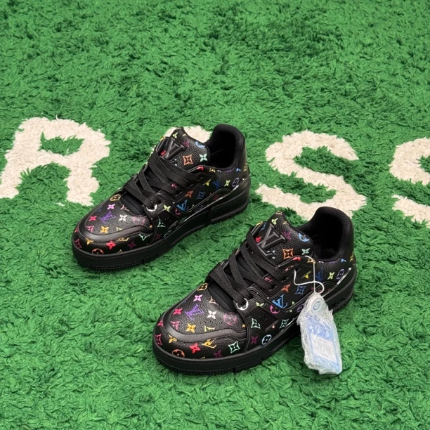 未使用 LouisVuitton/路易威登 Trainer村上隆新款 仅试穿 36.5码