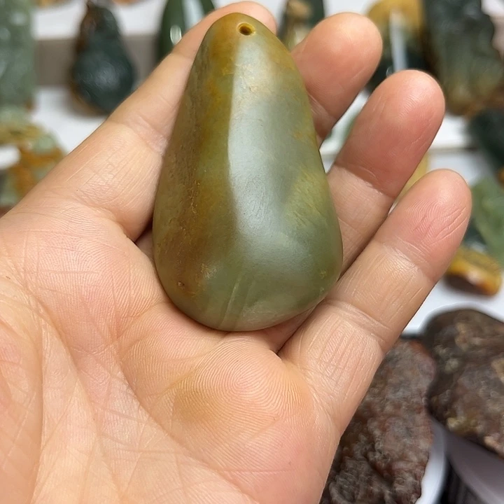 岫岩河磨玉（透闪石质玉）未镶嵌把件老*民