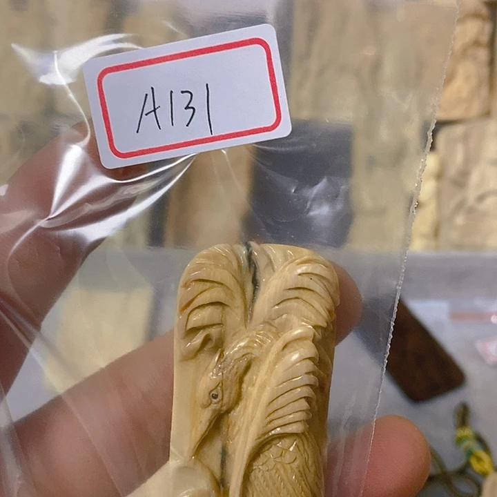 小***J天然猛犸牙雕刻残次品