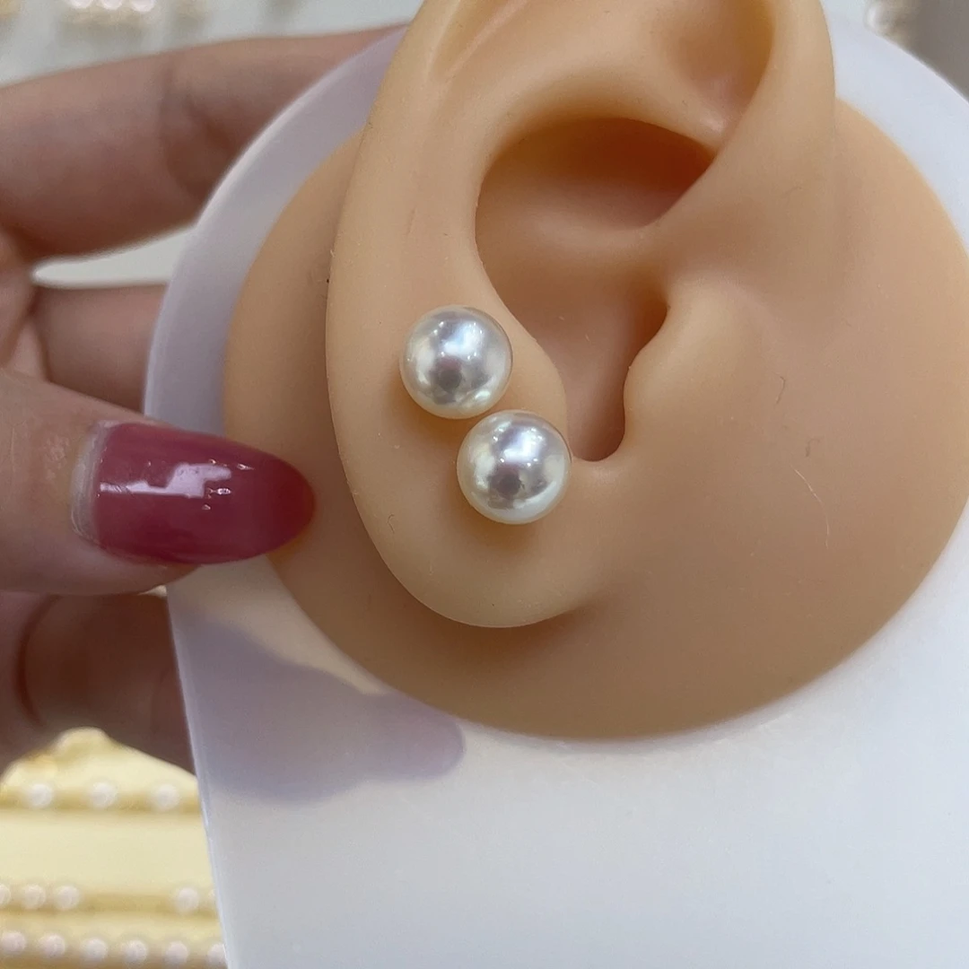 18K金镶嵌海水珍珠耳饰