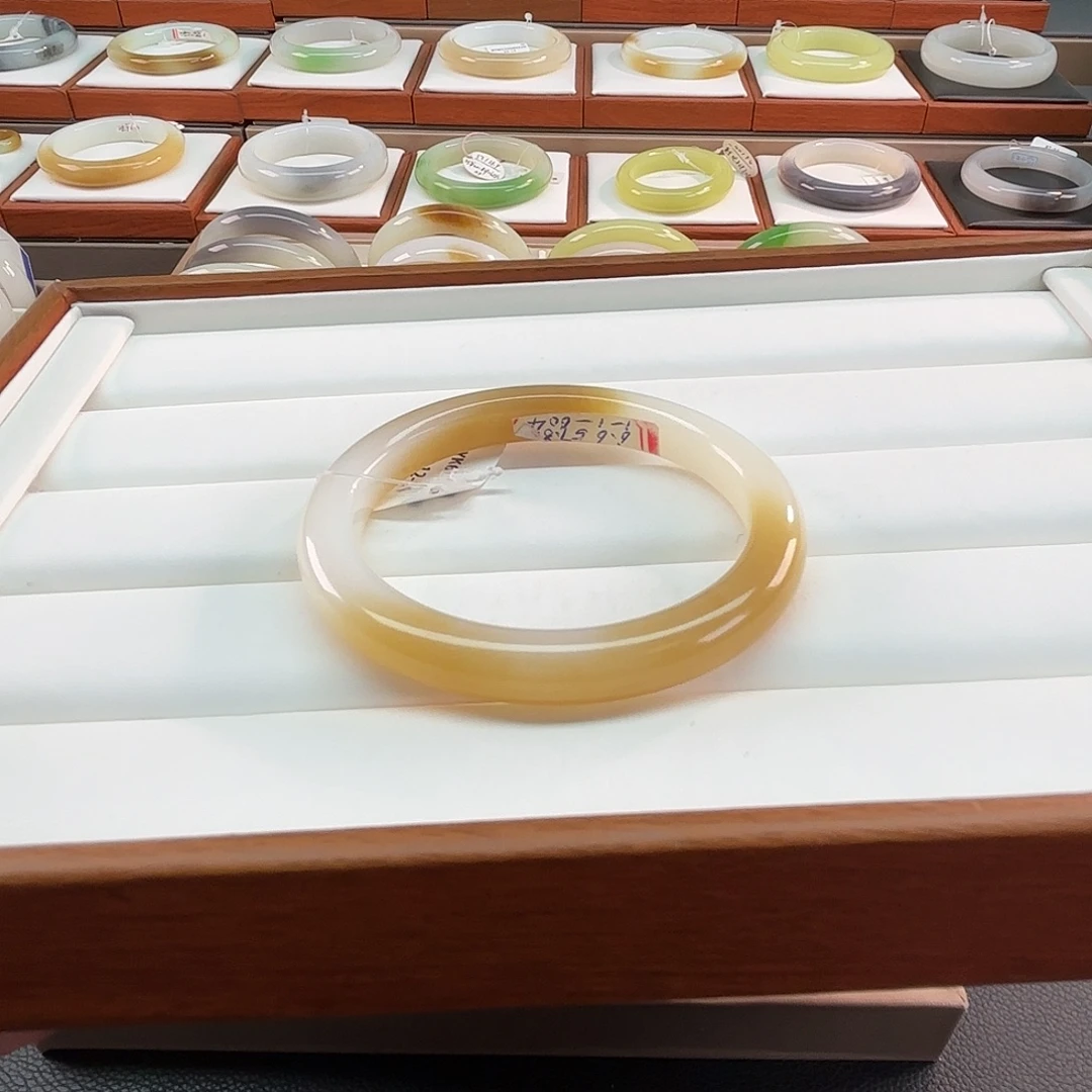 和田玉未镶嵌手镯54贵妃糖