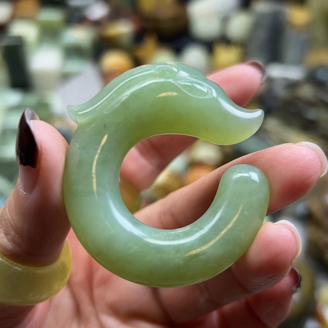 岫玉未镶嵌颈饰岫玉猪龙