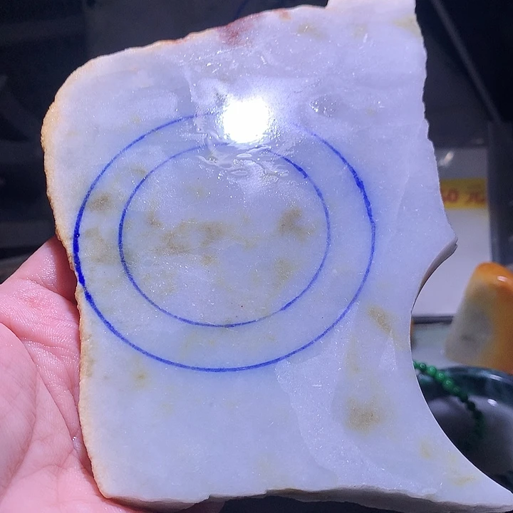 颈饰未镶嵌翡翠边角料