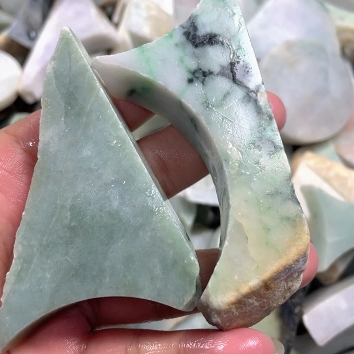 翡翠吊坠(不含链)未镶嵌天然翡翠边角料子
