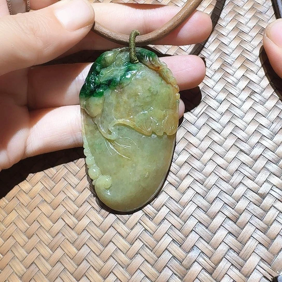 颈饰未镶嵌翡翠个性十足
