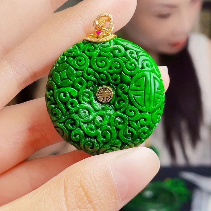 翡翠18K金镶嵌颈饰多样性