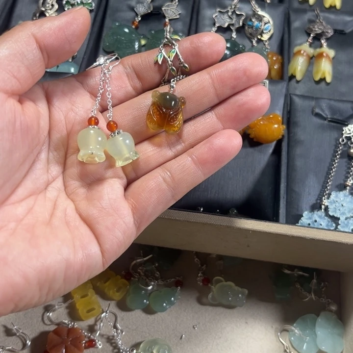 蛇纹石玉耳饰未镶嵌饮***汤