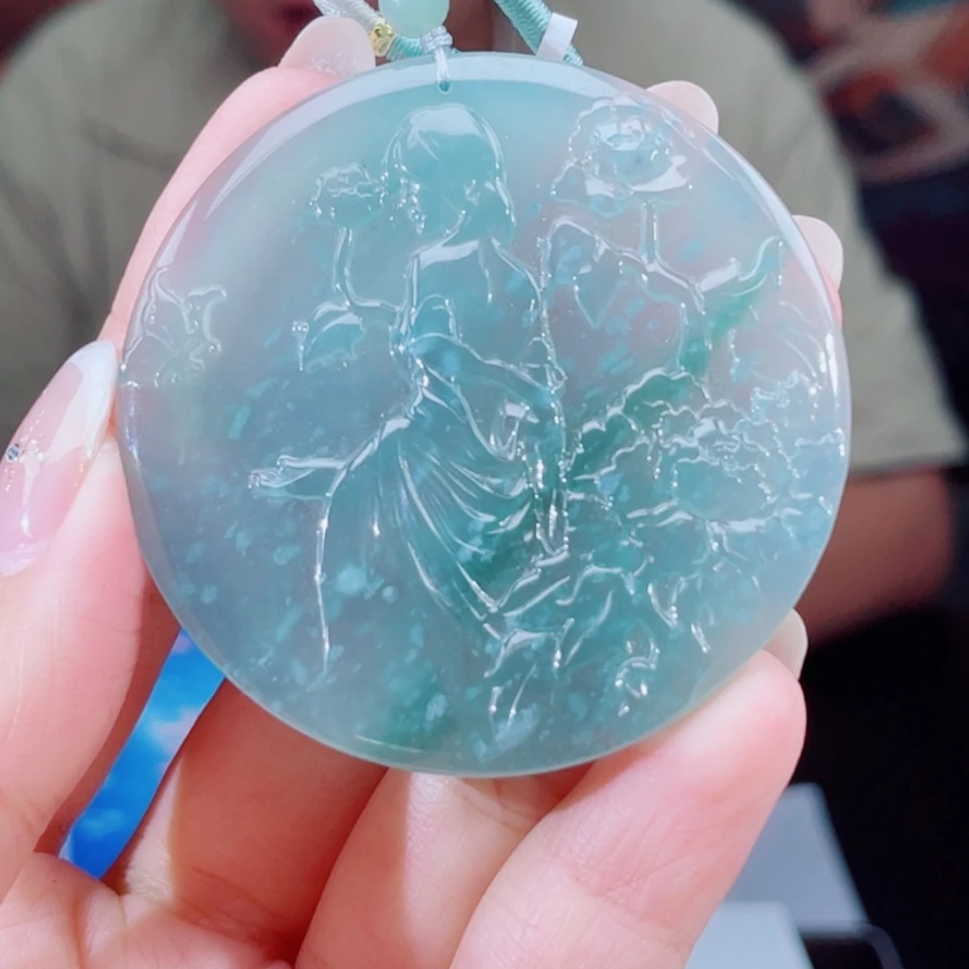 翡翠未镶嵌颈饰多样性其一