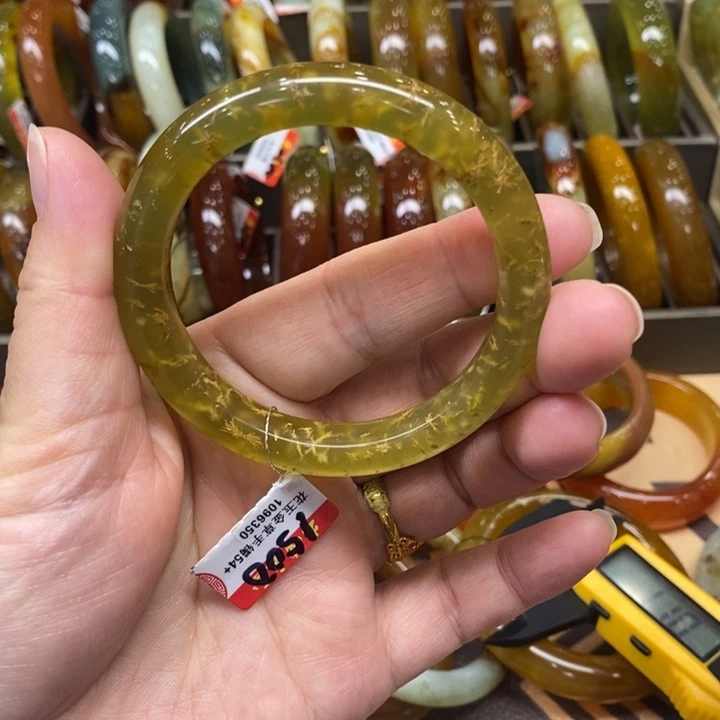 透闪石-蛇纹石玉未镶嵌手镯