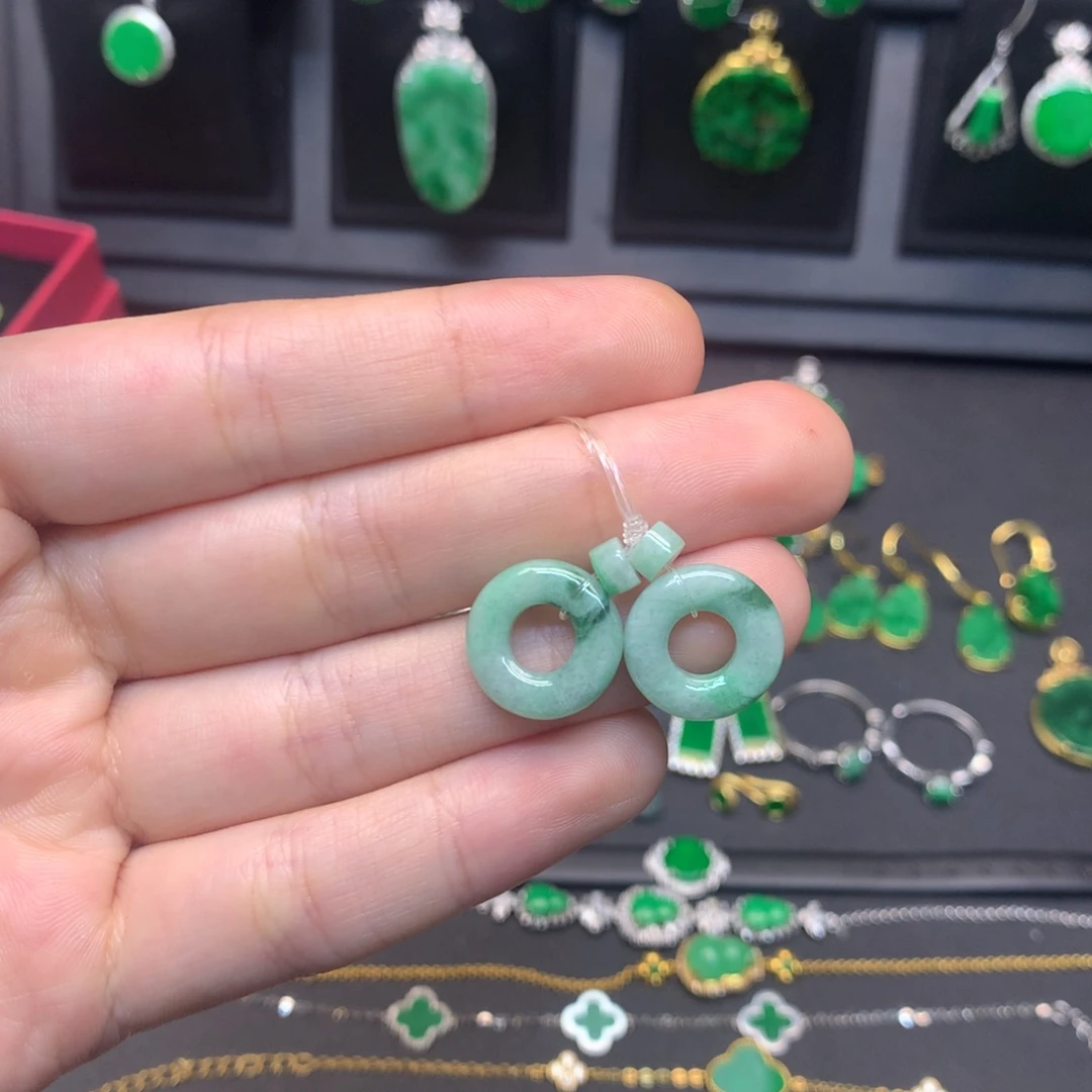 翡翠未镶嵌颈饰有纹裂