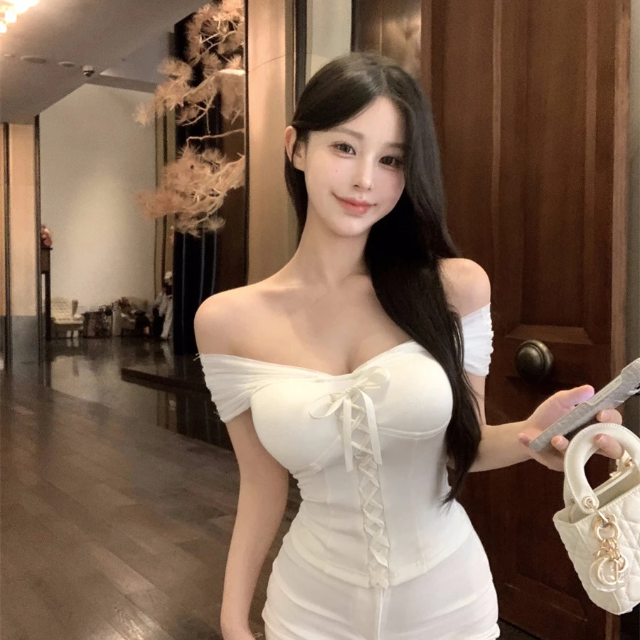 一字领辣妹白色带胸垫短袖修身T恤女紧身显瘦绑带短款露肩上衣