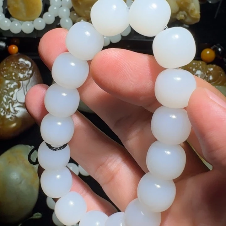 烁***心和田玉未镶嵌颈饰