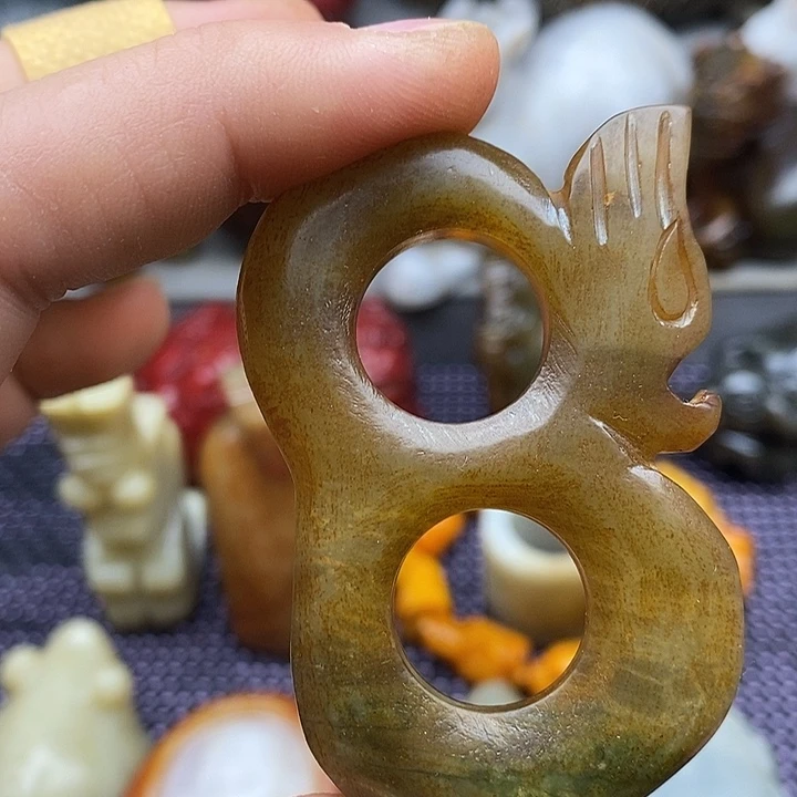 未镶嵌蛇纹石玉颈饰