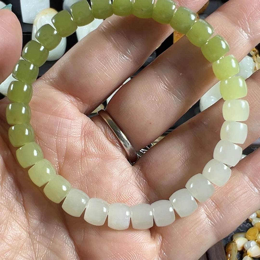 和***收未镶嵌和田玉车挂