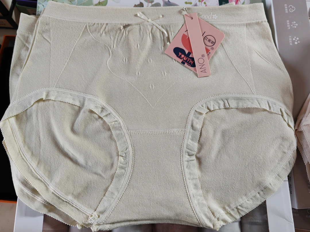 适透气无痕中腰女士内裤纯棉无缝高弹三角裤（90斤—130斤）三条装