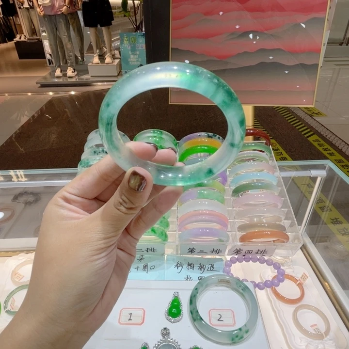 越***运翡翠手镯未镶嵌翡翠手镯