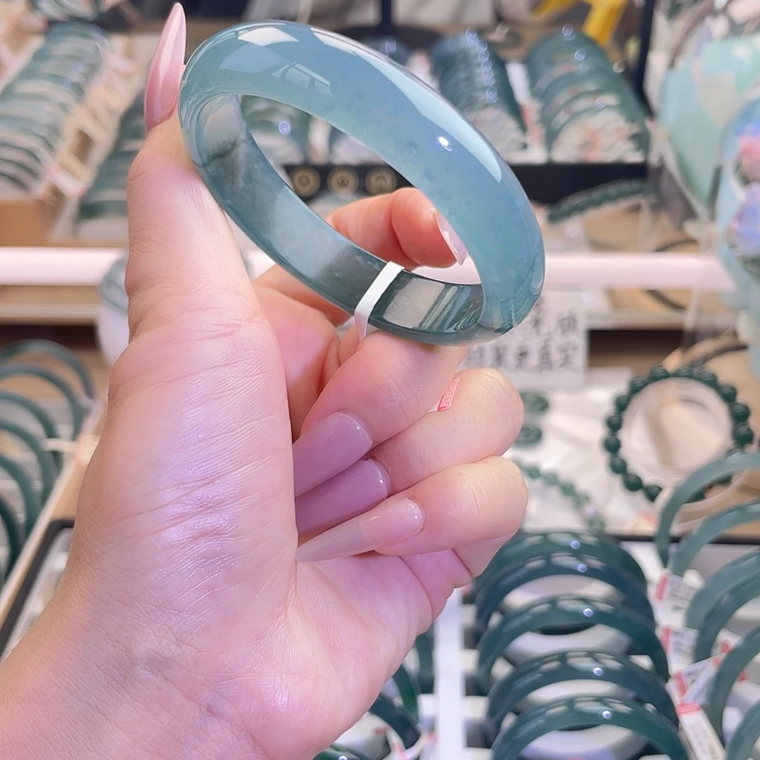 翡翠未镶嵌手镯正圈53-54圈天空蓝