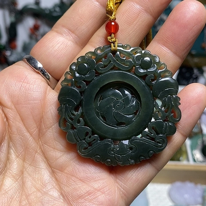 翡翠未镶嵌吊坠(赠链)