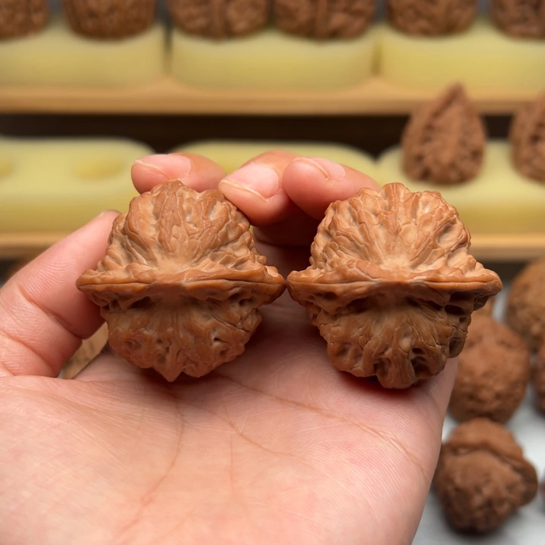 Z***。吊坠桃核佛度41+尺