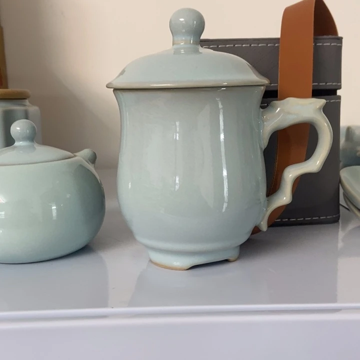 瓷天青色龙头瑕办公杯