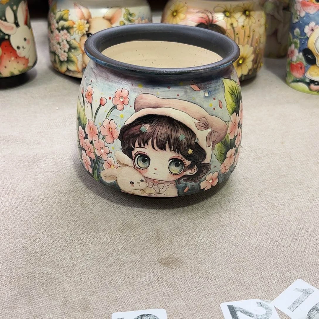 景德镇陶瓷花盆小**。景德镇陶瓷花盆