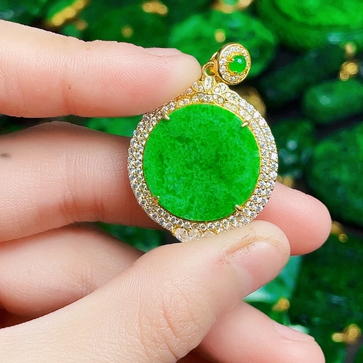 翡翠银S925镶嵌颈饰多样性