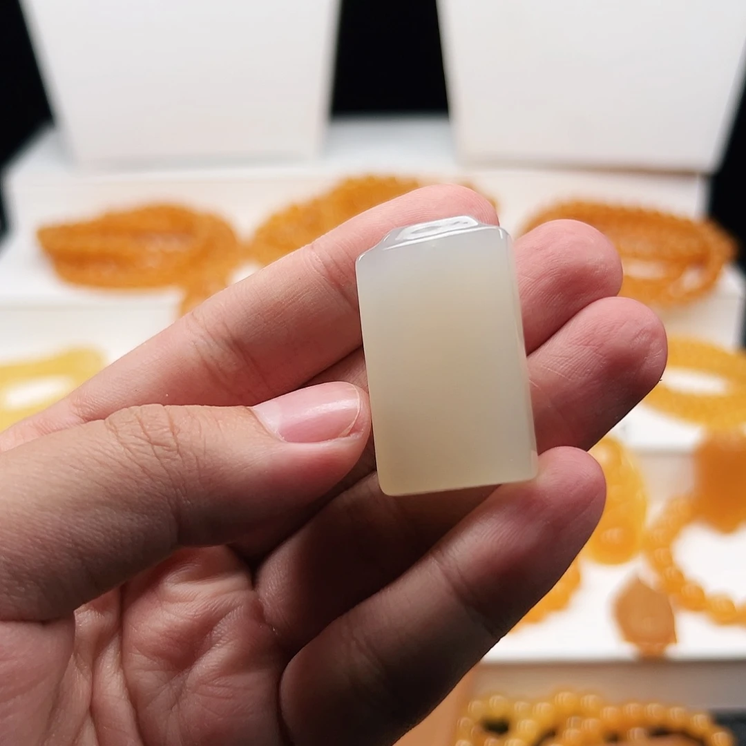 石英质玉（缅黄）未镶嵌吊坠(赠链)