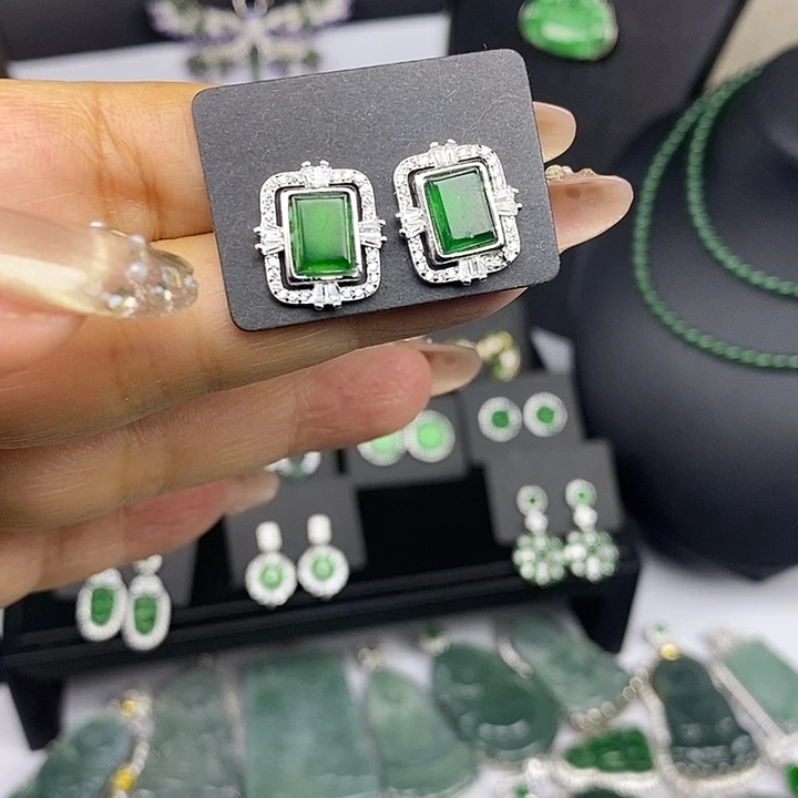 翡翠未镶嵌耳饰翡翠未镶嵌耳饰