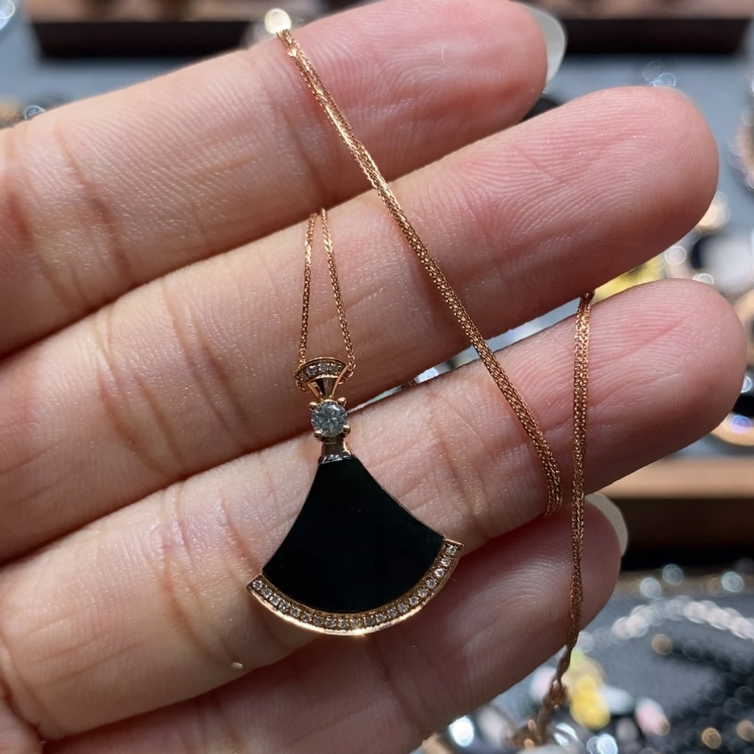 翡翠18K金镶嵌吊坠(赠链)