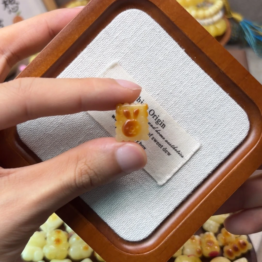 未镶嵌琥珀裸石兔饼干