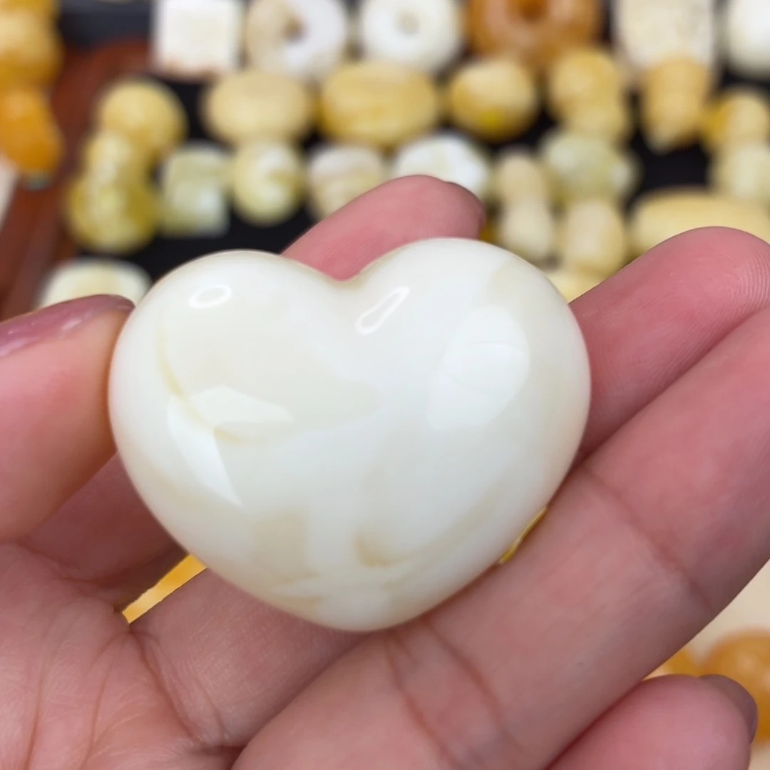 蜜蜡未镶嵌吊坠(不含链)瓷白屁桃