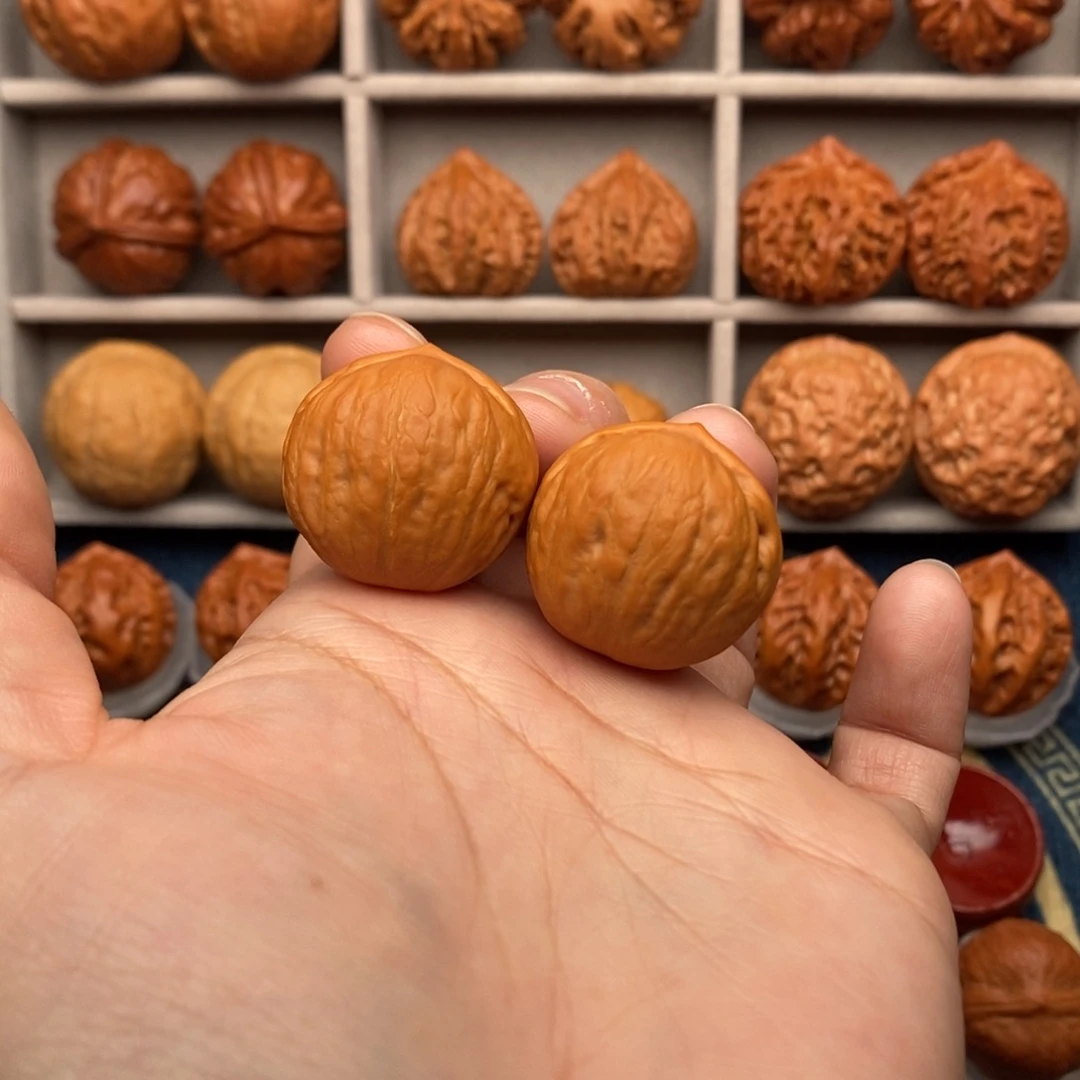 文玩核桃把件夜明珠