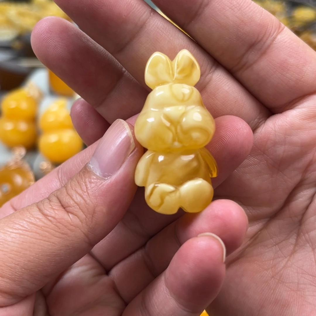 蜜蜡未镶嵌珠宝奇石