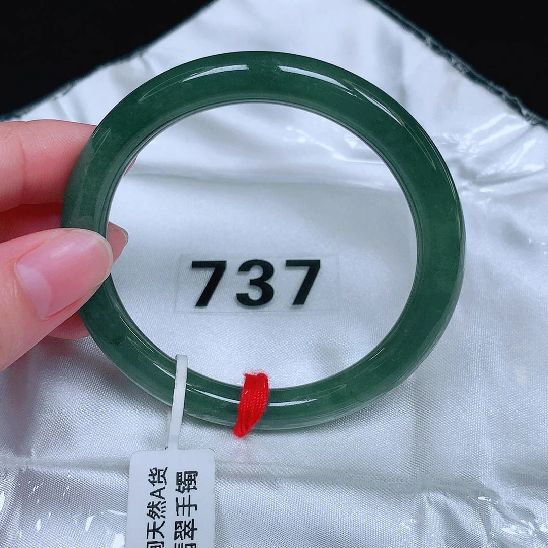 未镶嵌手镯（圆镯）翡翠